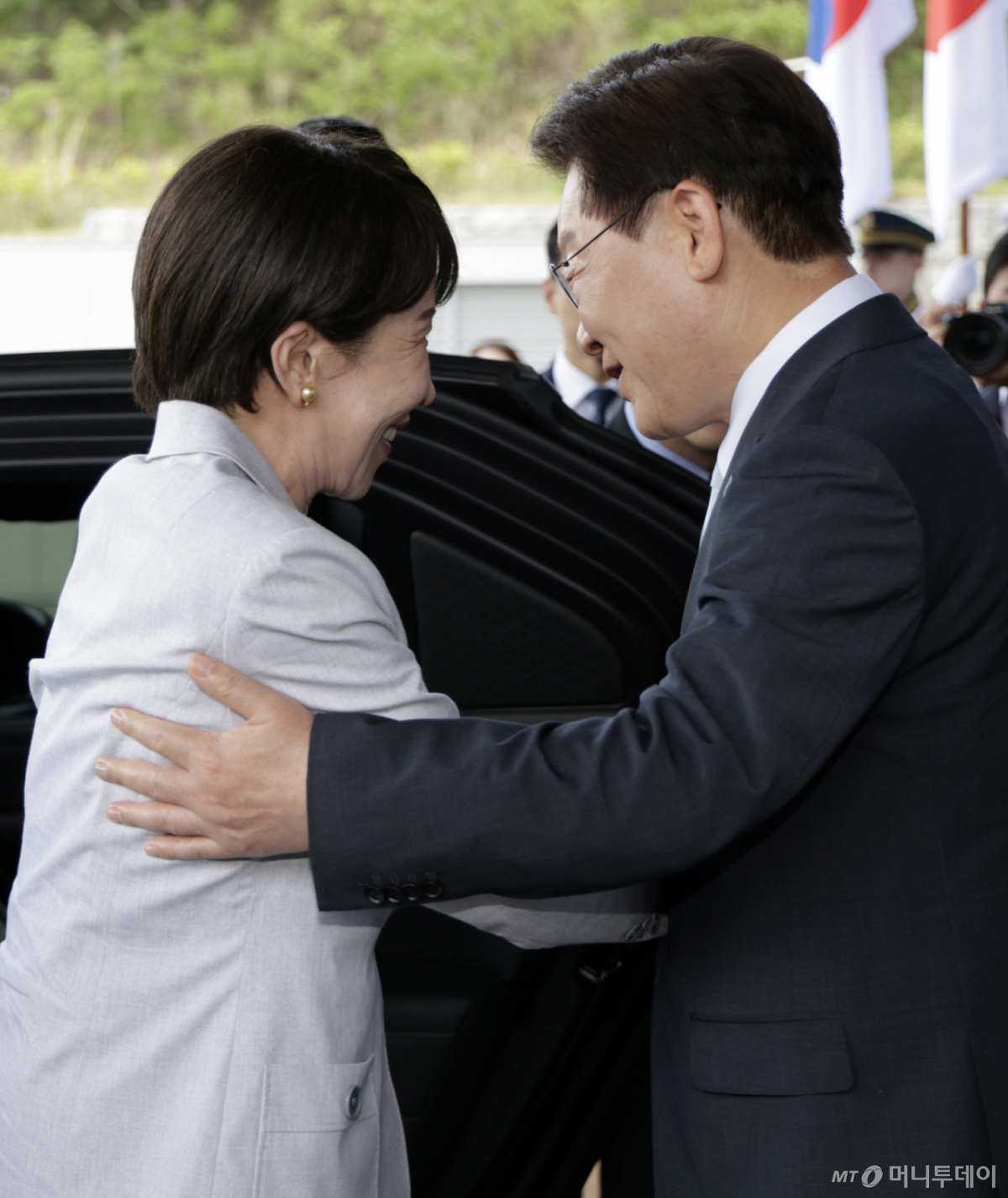 [안동=뉴시스] 최동준 기자 = 이재명 대통령이 19일 경북 안동시 한 호텔에서 한일 정상회담을 위해 방한한 다카이치 사나에 일본 총리를 영접하고 있다. 2026.05.19. photocdj@newsis.com /사진=최동준