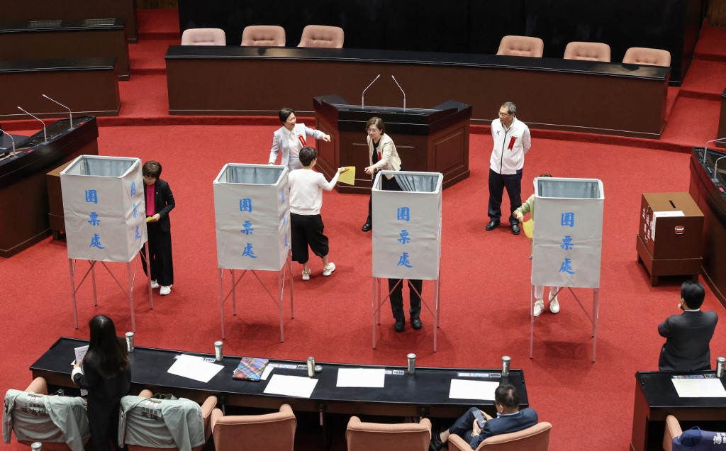 19일 대만 타이베이 입법원 본회의장에서 라이칭더 대만 총통 탄핵안에 대한 표결이 진행되고 있다. /AFPBBNews=뉴스1