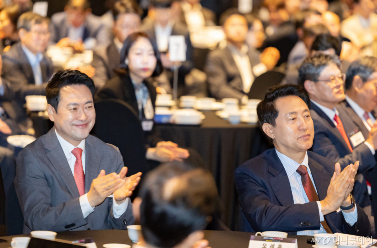 [서울=뉴시스] 황준선 기자 = 장동혁(왼쪽) 국민의힘 대표와 오세훈 국민의힘 서울시장 후보가 12일 오전 서울 중구 더 플라자 호텔 서울에서 열린 2026 뉴데일리 퓨처코리아 포럼에 참석해 있다. 2026.05.12./사진=황준선