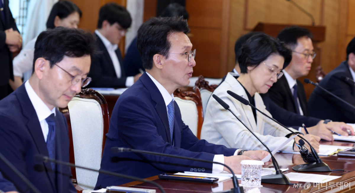 김민석 국무총리가 20일 오전 서울 종로구 세종대로 정부서울청사에서 열린 공명선거 관계장관회의에서 모두 발언을 하고 있다. /사진=뉴스1