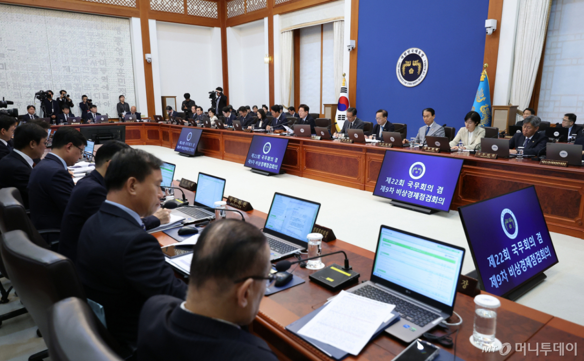 (서울=뉴스1) 허경 기자 = 이재명 대통령이 20일 청와대에서 열린 제22회 국무회의 겸 제9차 비상경제점검회의에서 발언을 하고 있다. 2026.5.20/뉴스1