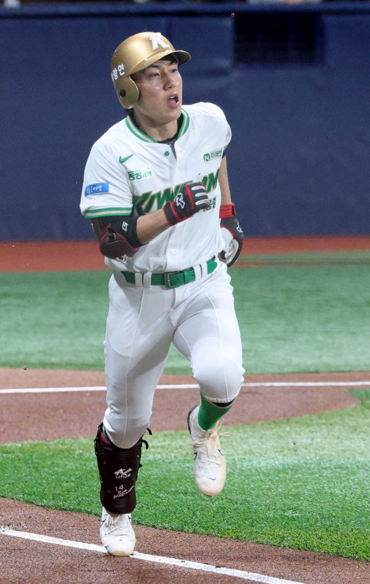 2026 신한 SOL KBO리그 키움 히어로즈 대 SSG 랜더스 경기가 20일 서울 고척스카이돔에서 열렸다. 키움 서건창이 1회말 무사에서 내야땅볼을 날리고 질주하고 있다. 서건창은 SSG 1루수 실책으로 출루했다. /사진=김진경 kim.jinkyung@
