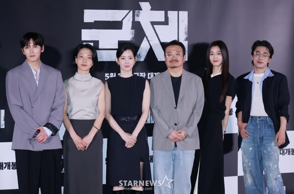 (왼쪽부터) 지창욱, 김신록, 신현빈, 연상호 감독, 전지현, 구교환 / 사진=스타뉴스 DB