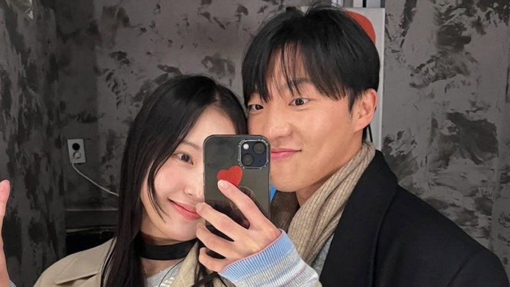 최고기는 "헤드라인을 약간 좀 바꿔서 헷갈리게 하는 건 이해한다. 근데 너무 말도 안 되는 그런 걸 해놓으니까 나도 깜짝 놀랐다"고 토로했다. 이주은도 "스타나 유튜브에 나오는 연예인 관련된 뉴스나 인플루언서 관련된 뉴스같은거 나오지 않나. 안 믿게 된다"고 했다. 이주은은 혼전 임신설로 인해 악플에 시달렸다며 "'얘는 피임할 줄 모르냐'고 하더라. (최고기 정관을) 묶어야 한다고 했다. 그런 댓글이 많았다"고 했다. /사진=최고이 SNS 캡처