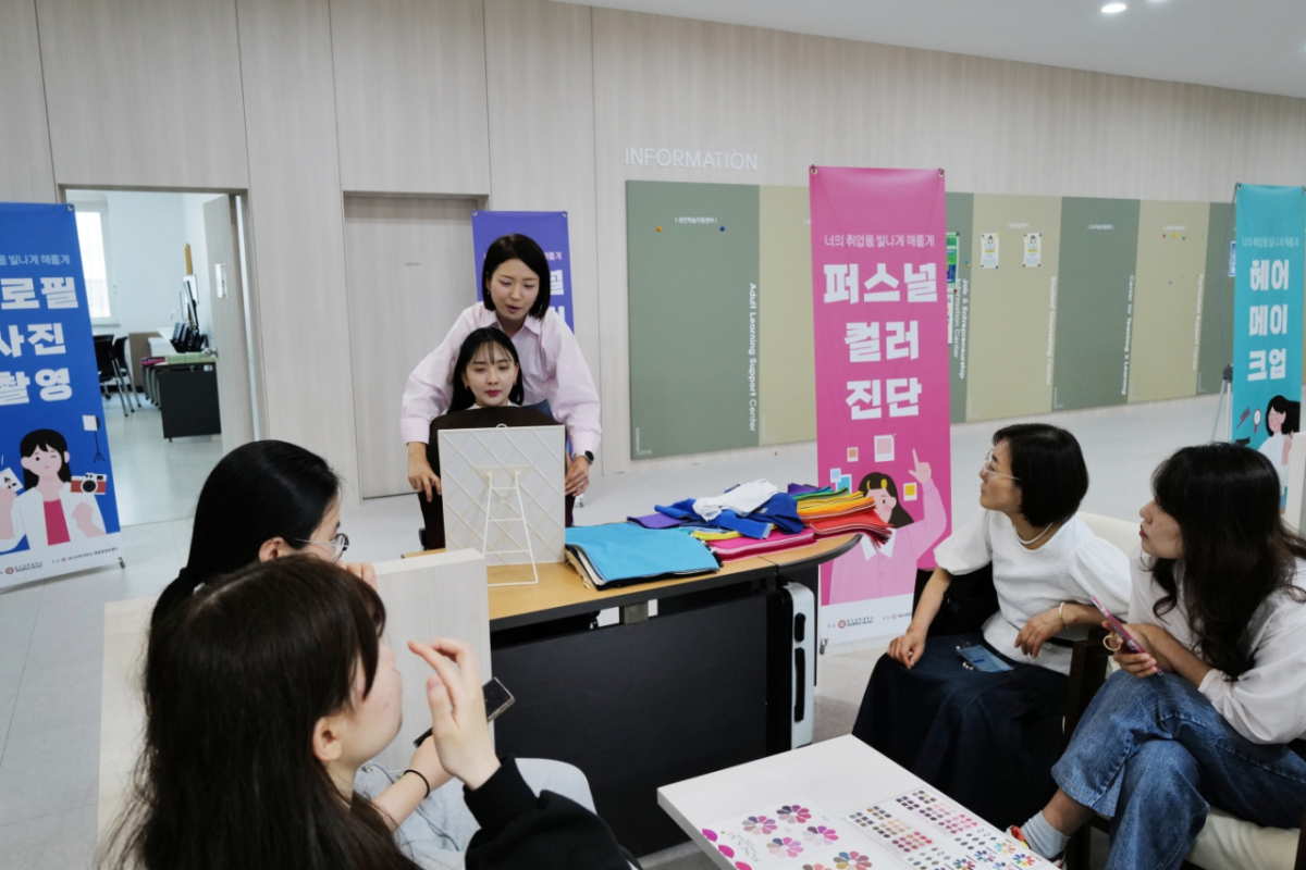 대구과학대 재학생들이 취업 지원 프로그램 '너의 취업을 빛나게 해줄게'에 참여하고 있다./사진제공=대구과학대