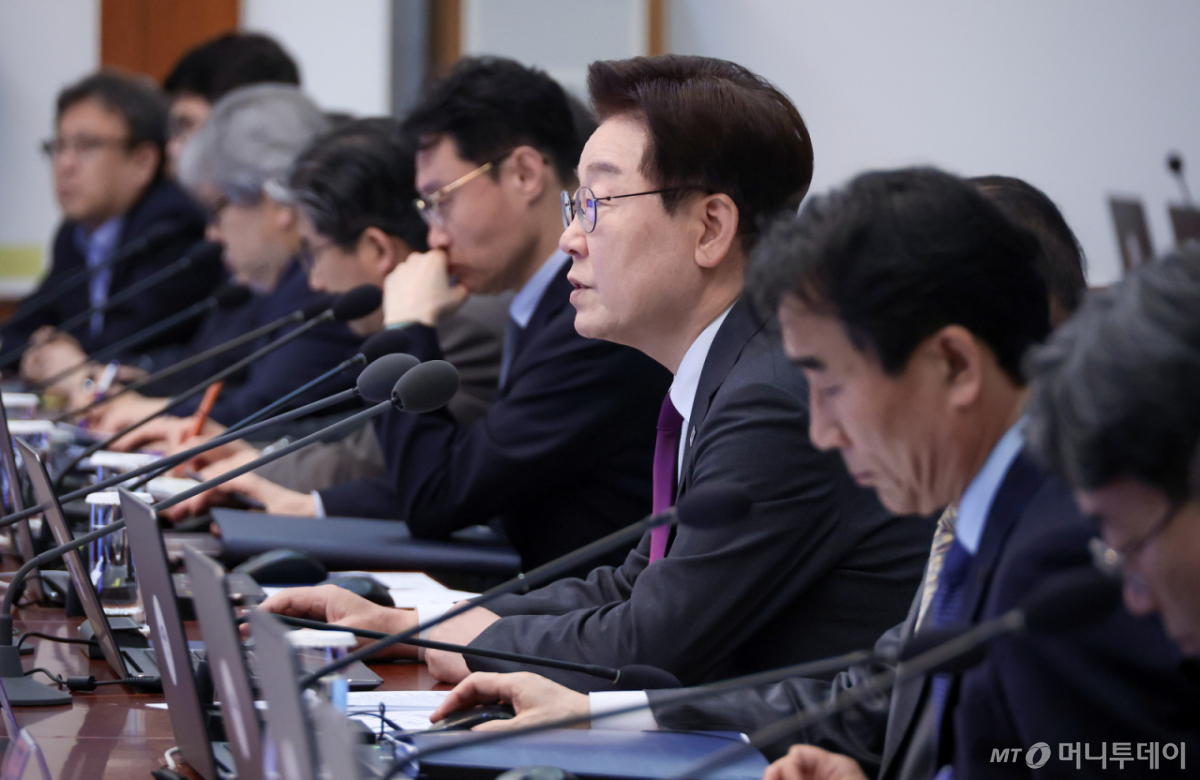 [서울=뉴시스] 최동준 기자 = 이재명 대통령이 21일 청와대에서 열린 수석보좌관회의에서 발언하고 있다. 2026.05.21. photocdj@newsis.com /사진=