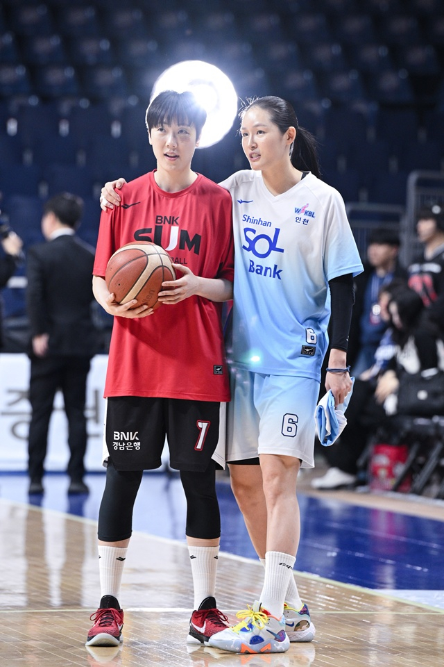박혜진과 최이샘(오른쪽). /사진=WKBL 제공