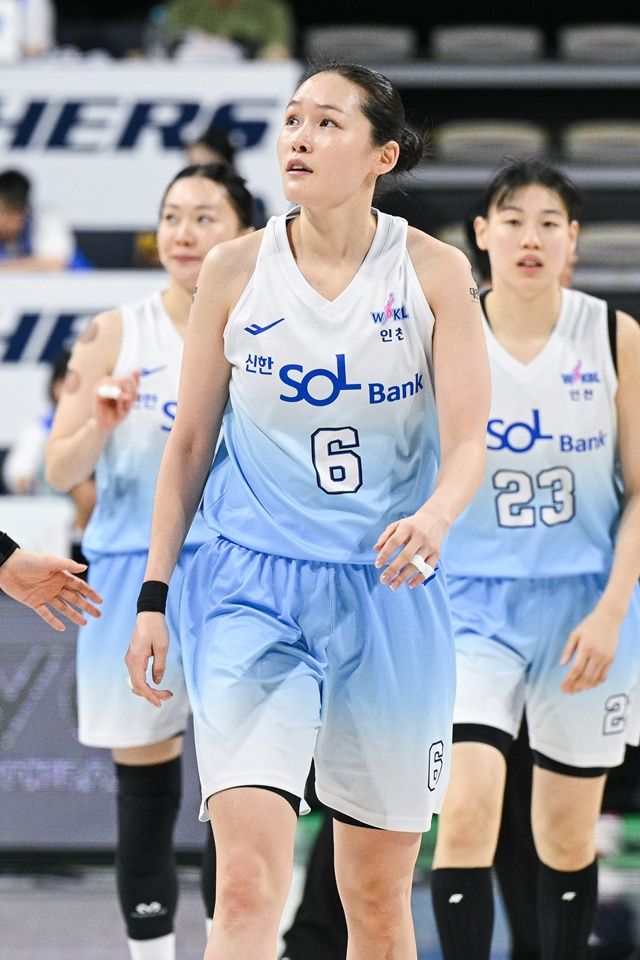 최이샘(가운데). /사진=WKBL 제공