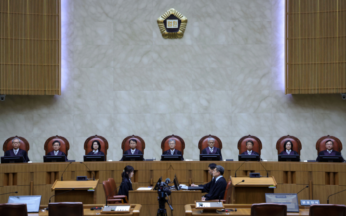 조희대 대법원장을 비롯한 대법관들이 21일 서울 서초구 대법원에서 열린 HD현대중공업 원청 사용자성 쟁점 단체교섭 청구와 두피·서화 문신 시술 관련 무면허 의료행위 등 전원합의체 선고에 참석하고 있다./사진=뉴시스
