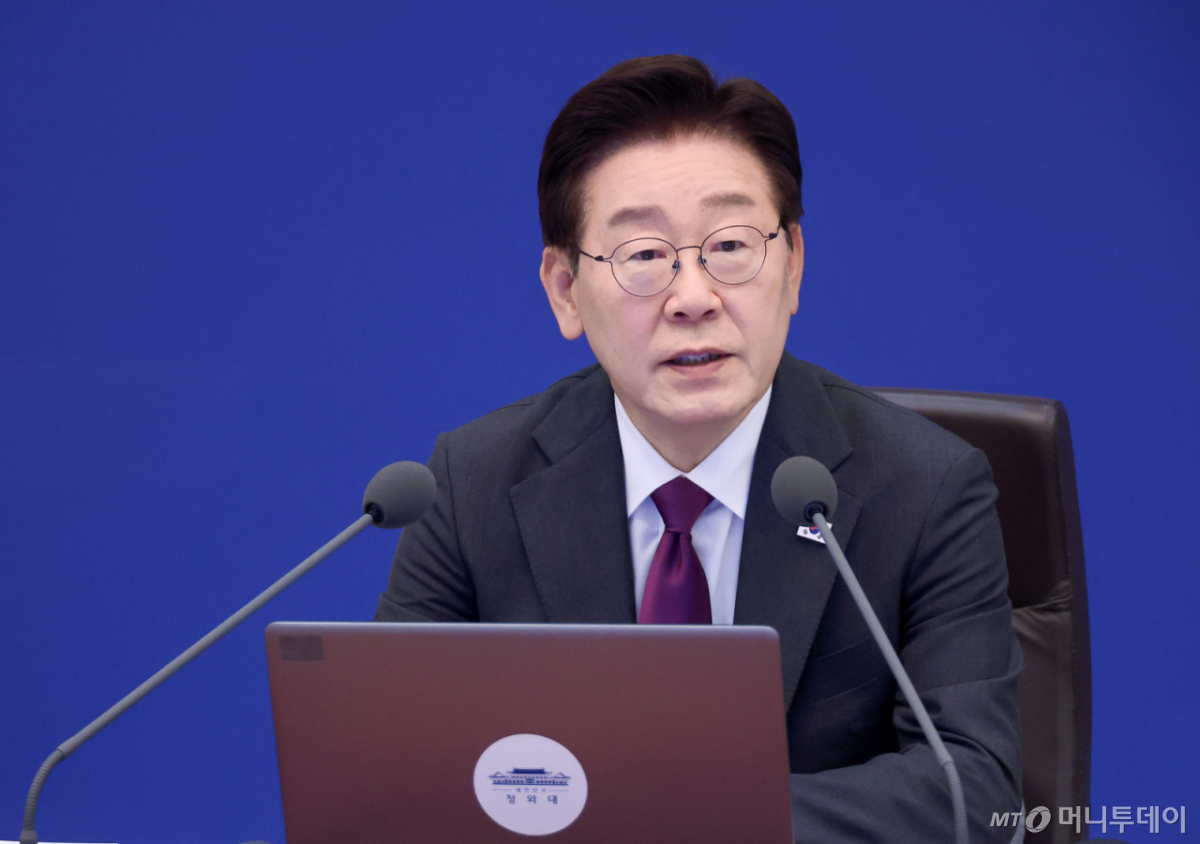 [서울=뉴시스] 최동준 기자 = 이재명 대통령이 21일 청와대에서 열린 수석보좌관회의에서 발언하고 있다. 2026.05.21. photocdj@newsis.com /사진=