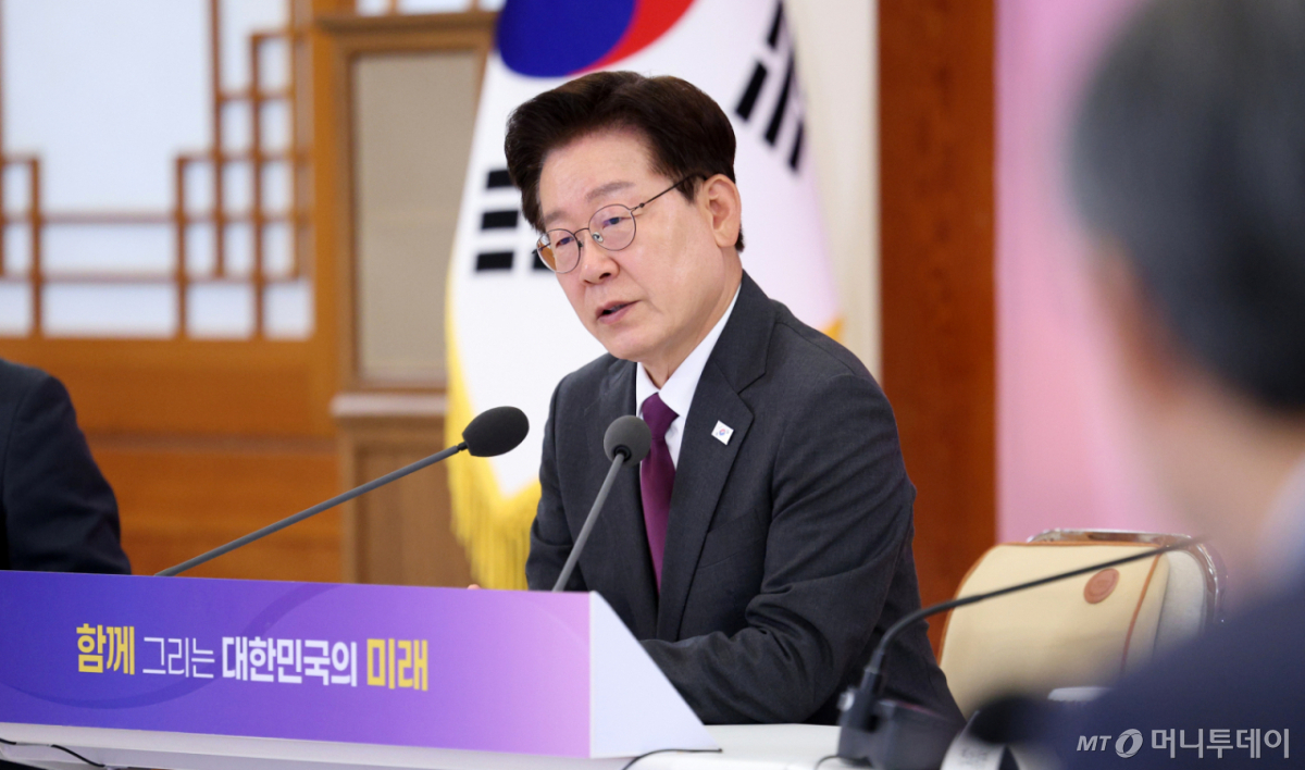 [서울=뉴시스] 고범준 기자 = 이재명 대통령이 21일 청와대에서 열린 대통령 소속 자문회의·위원회 간담회에서 발언하고 있다. 2026.05.21. bjko@newsis.com /사진=고범준