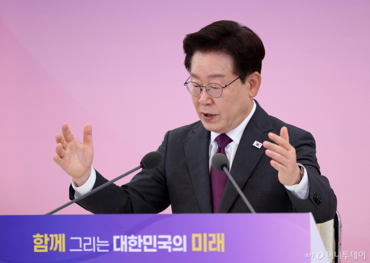 [서울=뉴시스] 고범준 기자 = 이재명 대통령이 21일 청와대에서 열린 대통령 소속 자문회의·위원회 간담회에서 발언하고 있다. 2026.05.21. bjko@newsis.com /사진=고범준