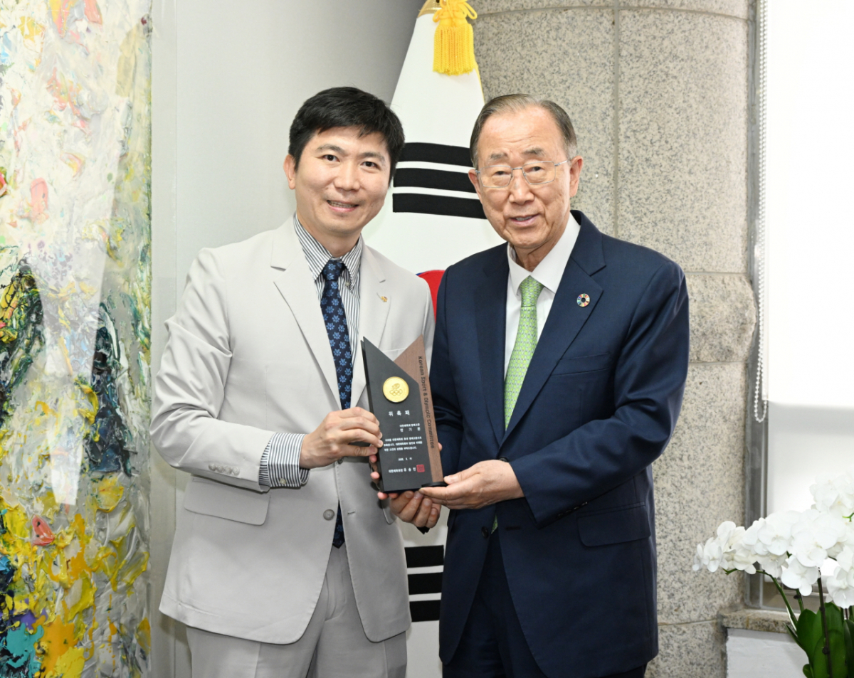유승민(왼쪽) 대한체육회장과 반기문 전 UN 사무총장. /사진=대한체육회 제공
