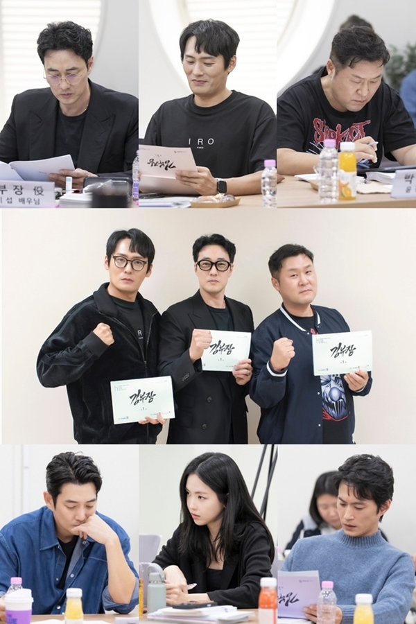 SBS 새 금토드라마 '김부장' 대본리딩 모습./사진제공=SBS 금토드라마 '김부장'