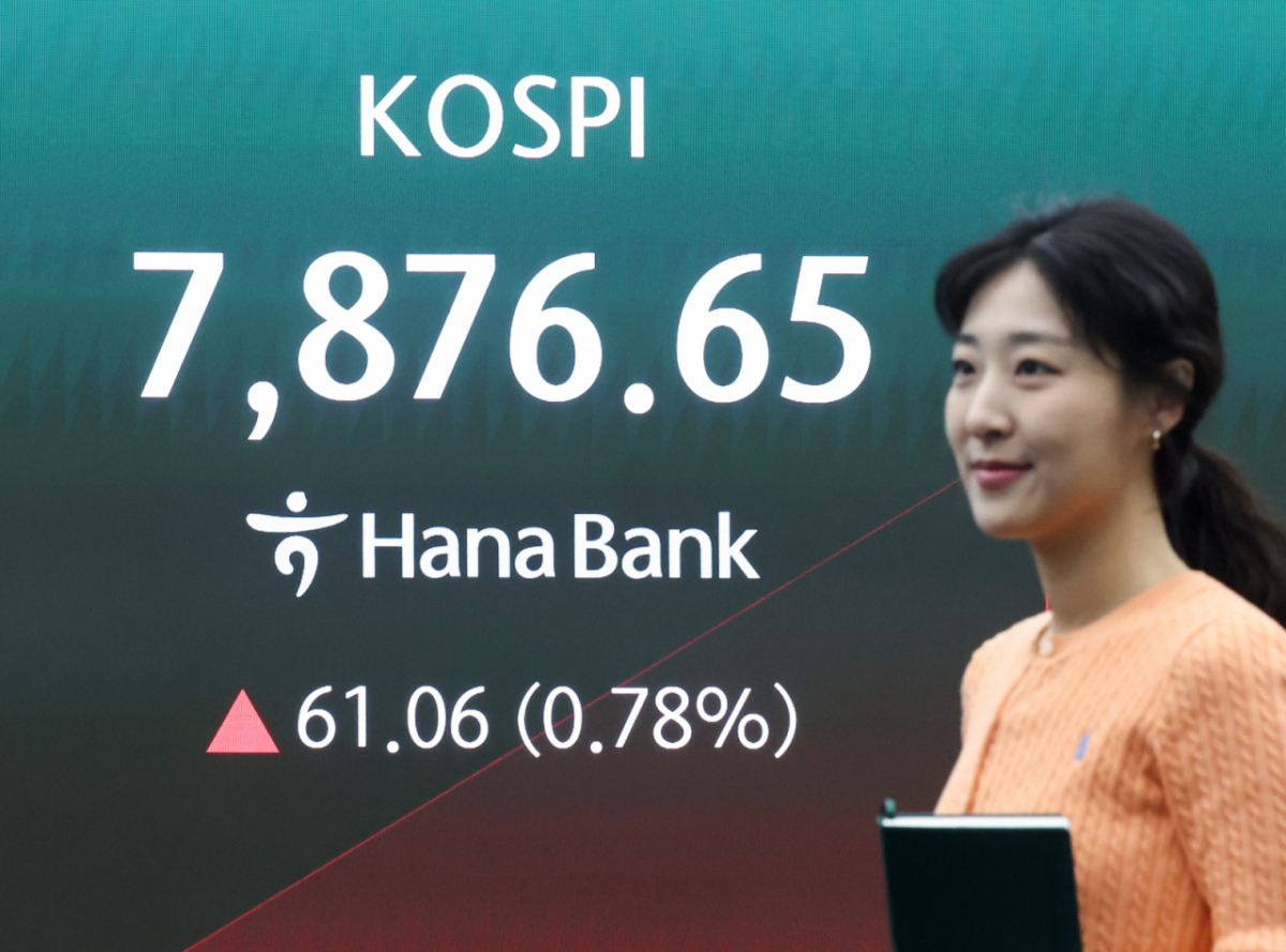 (서울=뉴스1) 임지훈 인턴기자 = 코스피가 상승 출발한 22일 오전 서울 중구 하나은행 본점 딜링룸 전광판에 코스피 지수가 표시되고 있다. 이날 코스피는 전 거래일 대비 57.53포인트(0.74%) 상승한 7873.12에 거래를 시작했다. 2026.5.22/뉴스1 Copyright © 뉴스1. All rights reserved. 무단 전재 및 재배포, AI학습 이용 금지. /사진=(서울=뉴스1) 임지훈 인턴기자