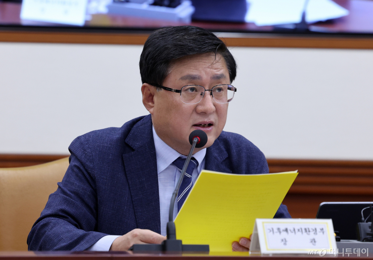 (서울=뉴스1) 김성진 기자 = 김성환 기후에너지환경부 장관이 22일 서울 종로구 정부서울청사에서 열린 비상경제본부 회의 겸 경제관계장관회의·국가창업시대 전략회의 및 부동산관계장관회의에서 발언하고 있다. 2026.5.22/뉴스1 Copyright © 뉴스1. All rights reserved. 무단 전재 및 재배포, AI학습 이용 금지. /사진=(서울=뉴스1) 김성진 기자