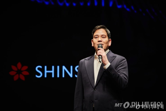 정용진 신세계그룹 부회장이 '신세계 남산'에서 열린 2024년 신입사원 수료식에 참석해 질의 응답을 하고 있다. /사진=뉴스1(신세계그룹 제공)