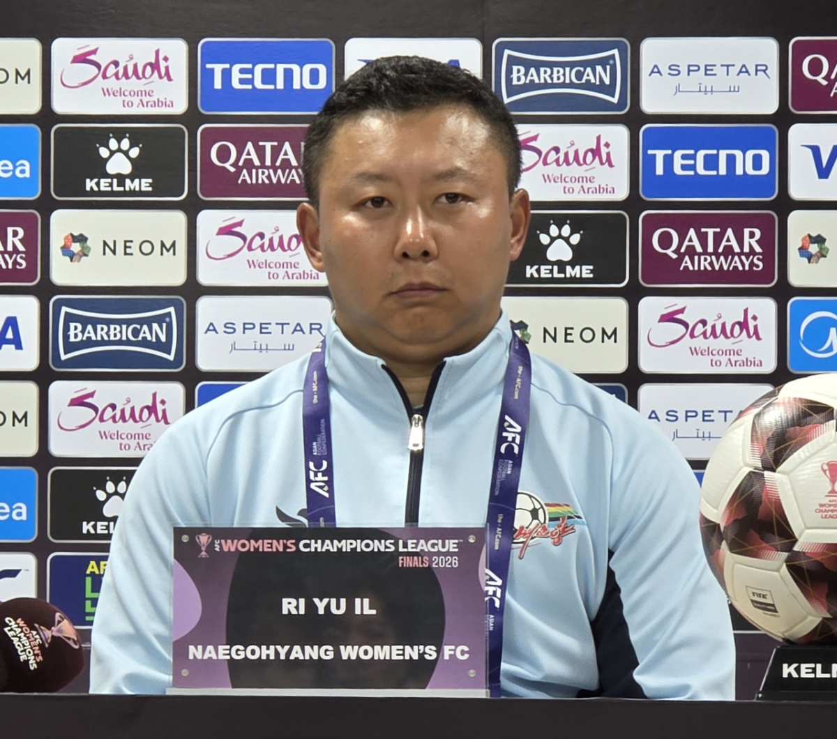 23일 수원종합운동장에서 열린 도쿄 베르디 벨레자와의 2025-2026 아시아축구연맹(AFC) 여자 챔피언스리그(AWCL) 우승 이후 굳은 표정으로 기자회견에 참석한 리유일 내고향 감독. /사진=김명석 기자