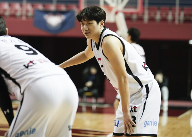 경기에 집중하는 이윤기. /사진=KBL 제공