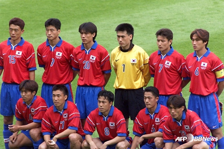 1998 프랑스 월드컵 당시 이상윤(맨 왼쪽)과 홍명보(왼쪽 상단 세 번째)./AFPBBNews=뉴스1