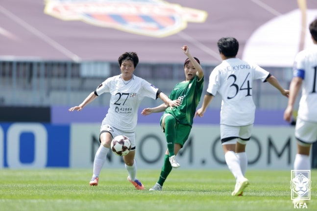 23일 수원종합운동장에서 열린 2025-2026 아시아축구연맹(AFC) 여자 챔피언스리그(AWCL) 결승 도쿄 베르디와 내고향여자축구단의 경기 모습. /사진=대한축구협회 제공