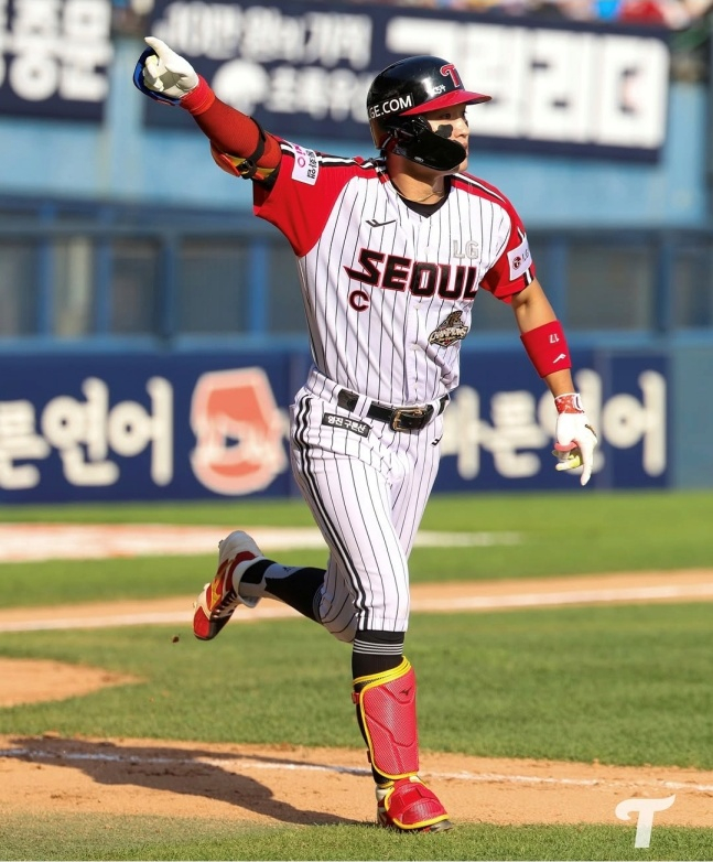 LG 박해민이 24일 잠실 키움전 9회말 2사 1, 2루에서 끝내기 3점 홈런을 치고 세리머니를 하고 있다. /사진=LG 트윈스 제공