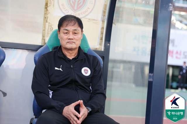 용인FC의 최윤겸 감독. /사진=한국프로축구연맹 제공