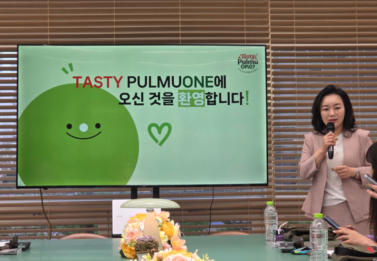 윤명랑 풀무원식품 글로벌마케팅총괄본부장이 지난 21일 테이스티풀무원의 출범 취지 등을 설명하는 모습. /사진=차현아 기자.