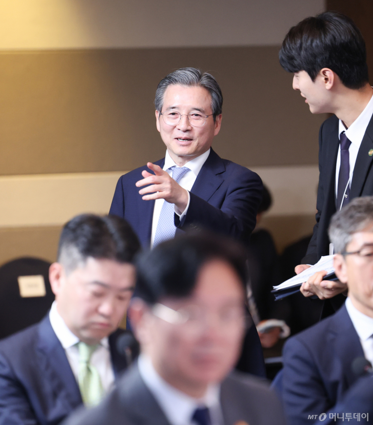 [울산=뉴시스] 고범준 기자 = 김용범 정책실장이 13일 울산 동구 호텔현대 바이 라한 울산에서 열린 K-조선 미래비전 간담회에 입장하고 있다. (청와대통신사진기자단) 2026.05.13. bjko@newsis.com /사진=