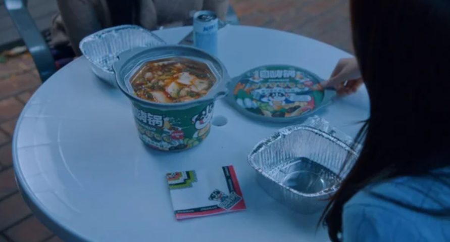 2021년 방영된 수목드라마 '여신강림'에서 등장인물이 인스턴트 훠궈를 먹는 장면. PPL(간접광고)로 삽입됐지만 '한국 정서와 맞지 않다'는 비판이 잇따르자 제작진이 사과했다. / 사진제공= tvN