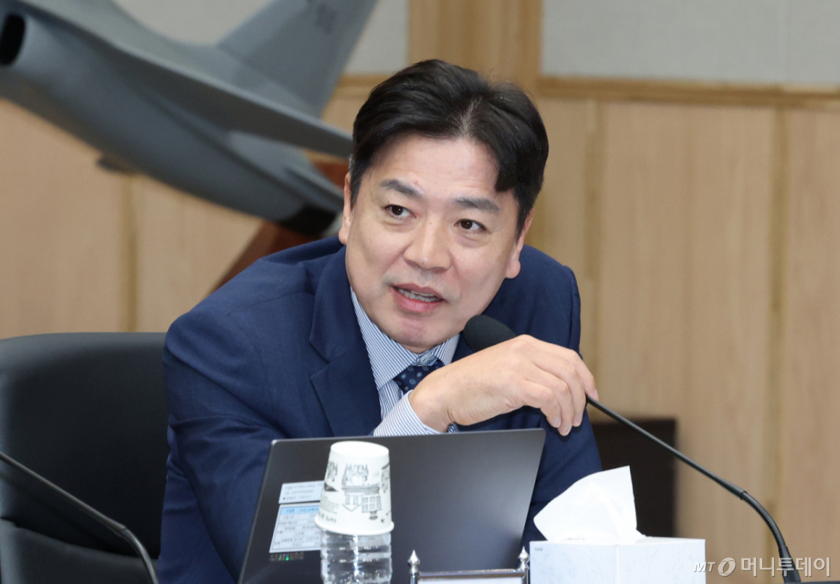(계룡=뉴스1) 김기태 기자 = 부승찬 더불어민주당 위원이 23일 오전 충남 계룡대에서 열린 국회 국방위원회의 공군본부에 대한 국정감사에서 질의하고 있다. 2025.10.23/뉴스1 Copyright © 뉴스1. All rights reserved. 무단 전재 및 재배포, AI학습 이용 금지. /사진=(계룡=뉴스1) 김기태 기자