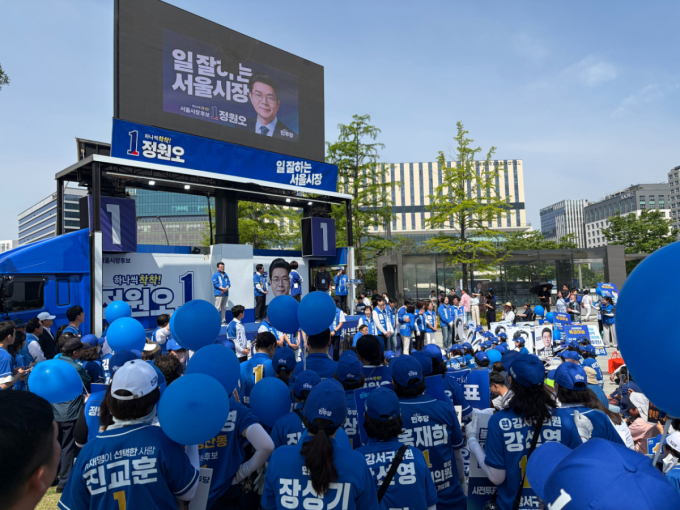 25일 서울 강서구 마곡나루역 앞에서 정원오 민주당 서울시장 후보의 유세가 진행된 모습. /사진=김지은 기자