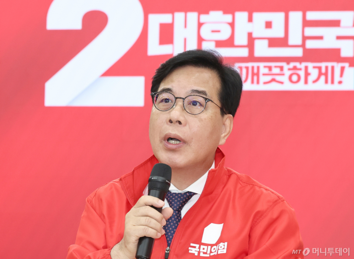 [서울=뉴시스] 김금보 기자 = 송언석 국민의힘 원내대표가 22일 오전 서울 여의도 중앙당사에서 열린 중앙선거대책위원회의에서 발언하고 있다. 2026.05.22. kgb@newsis.com /사진=김금보
