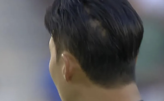 지난 25일 미국 LA의 BMO 스타디움에서 열린 2026 메이저리그사커(MLS) 15라운드 시애틀 사운더스전에 선발로 출전했던 손흥민의 뒤통수 모습. /사진=중계화면 캡처