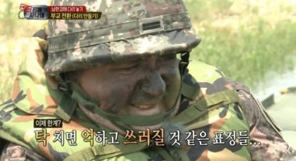 스타벅스의 '탱크 데이' 논란이 수그러들지 않는 가운데 MBC '진짜 사나이'의 자막이 재조명됐다. /사진=온라인 커뮤니티