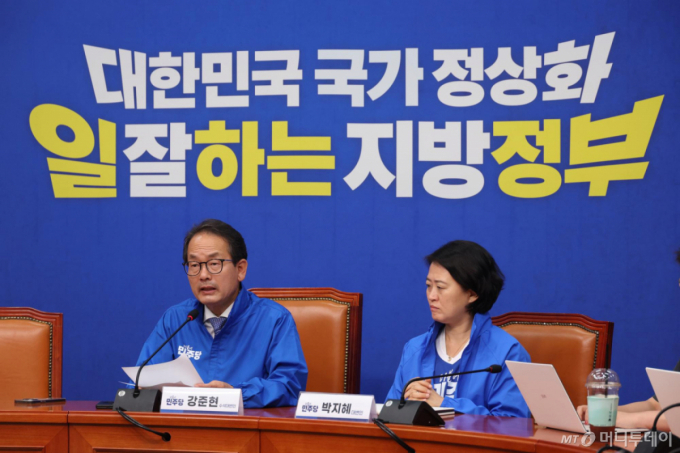 강준현 더불어민주당 수석대변인이 26일 서울 여의도 국회에서 기자간담회를 하고 있다. /사진=뉴시스