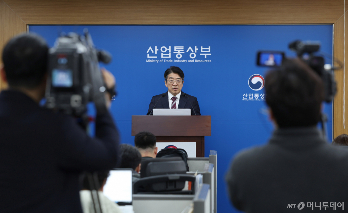  양기욱 산업통상부 산업자원안보실장이 31일 오전 정부세종청사 산업부 기자실에서 중동전쟁 관련 국내 석유·가스 가격 동향, 주요 업종 영향 및 대응 등에 관한 브리핑을 하고 있다. (산업통상부 제공. 재판매 및 DB 금지) 2026.3.31/뉴스1  Copyright © 뉴스1. All rights reserved. 무단 전재 및 재배포,  AI학습 이용 금지. /사진=(서울=뉴스1)