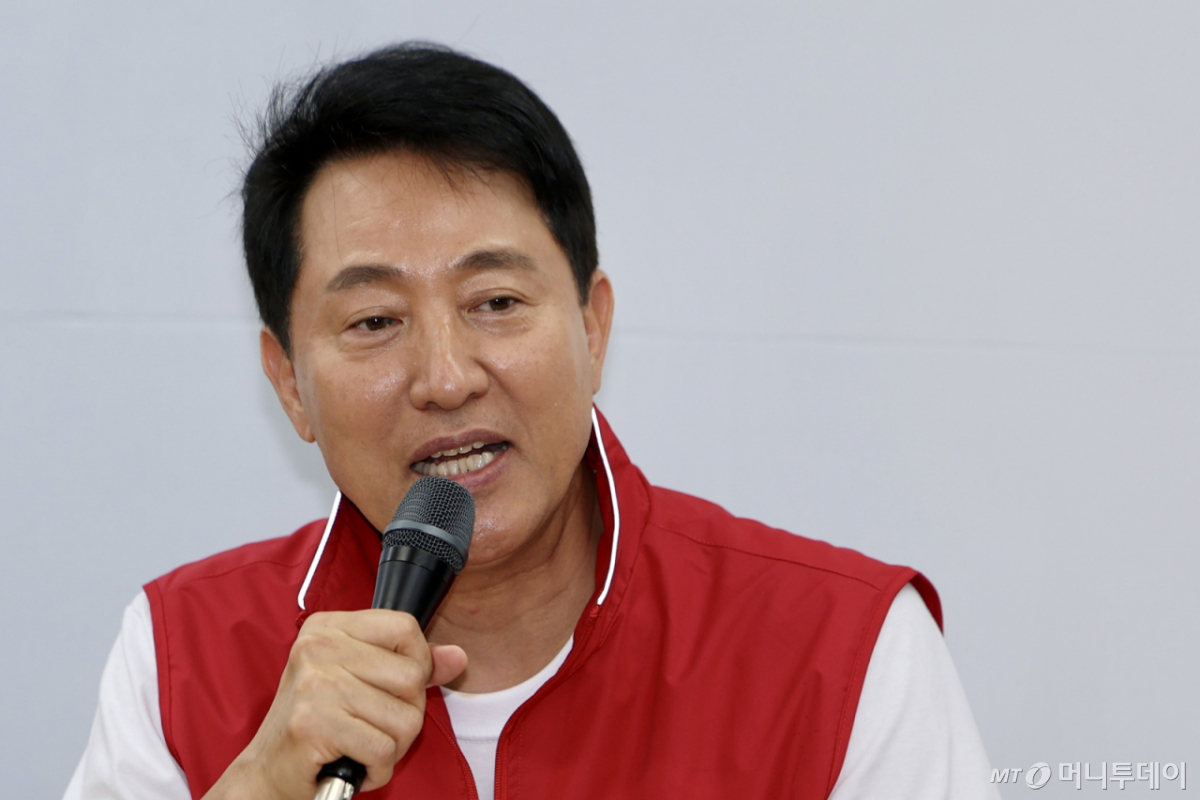[서울=뉴시스] 김명년 기자 = 오세훈 국민의힘 서울시장 후보가 26일 오후 서울 종로구 선거캠프 사무실에서 열린 한국여성단체협의회 정책간담회에서 발언하고 있다. 2026.05.26. kmn@newsis.com /사진=김명년
