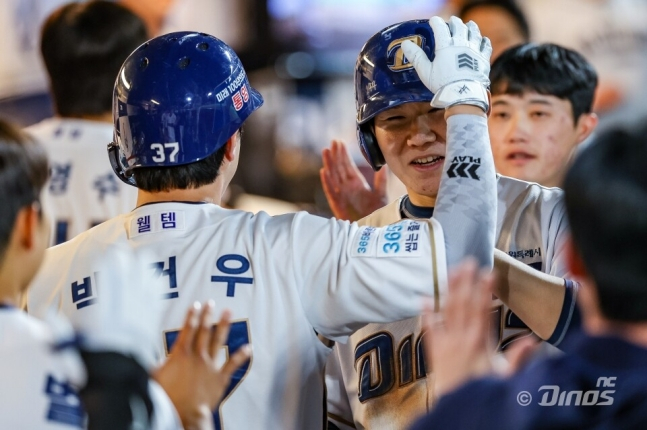 NC 다이노스 박건우(왼쪽)와 박민우. /사진=NC 다이노스 제공