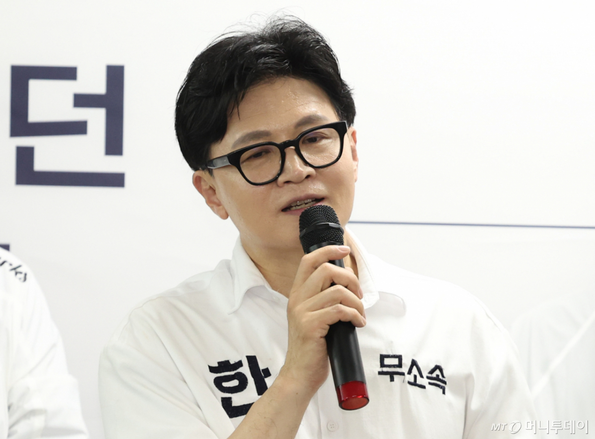 한동훈 무소속 6·3 국회의원 부산 북갑 보궐선거 후보가 10일 부산 북구 선거 캠프에서 열린 개소식에서 발언하고 있다. / 사진=뉴시스