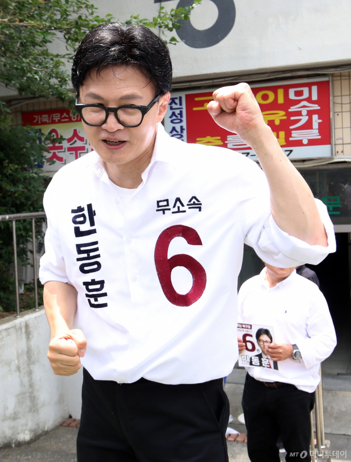 (부산=뉴스1) 윤일지 기자 = 한동훈 무소속 부산 북구갑 국회의원 후보가 26일 부산 북구 구포동 일대에서 유권자들에게 지지를 호소하고 있다. 2026.5.26/뉴스1 Copyright © 뉴스1. All rights reserved. 무단 전재 및 재배포, AI학습 이용 금지. /사진=(부산=뉴스1) 윤일지 기자