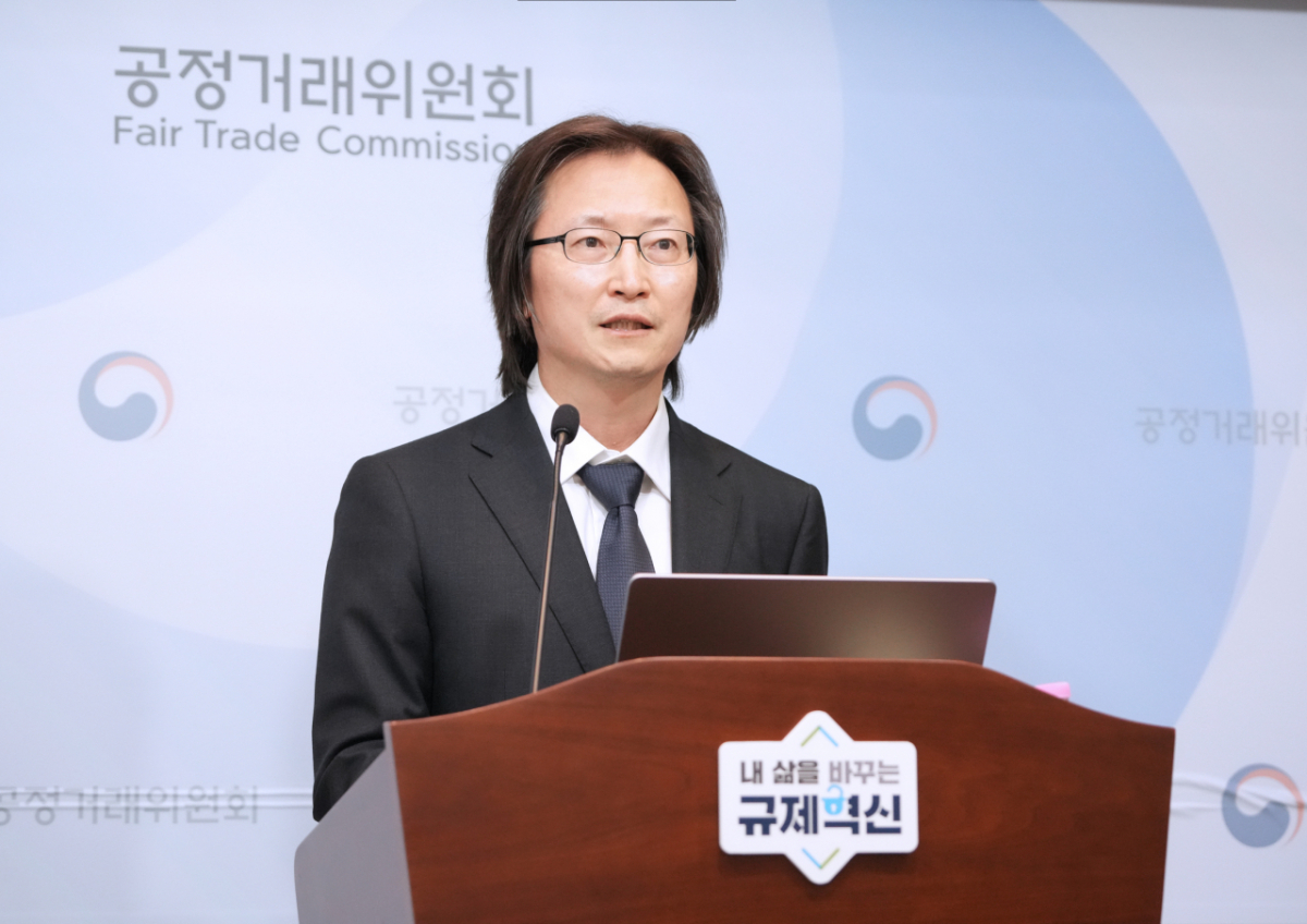 주병기 공정거래위원자이 26일 정부세종청사 공정위 기자실에서 정부 출범 1주년 계기 기자간담회를 갖고 있다./사진제공=공정위