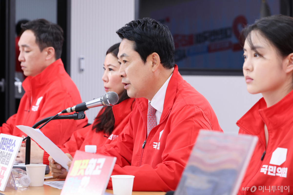 장동혁 "이재명 대통령, 물가·환율·금리는 말 않고 주가만 이야기"