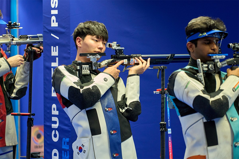 2026 국제사격연맹(ISSF) 뮌헨 월드컵 첫날 10m 공기소총 은메달을 차지한 신민기. /사진=ISSF 제공