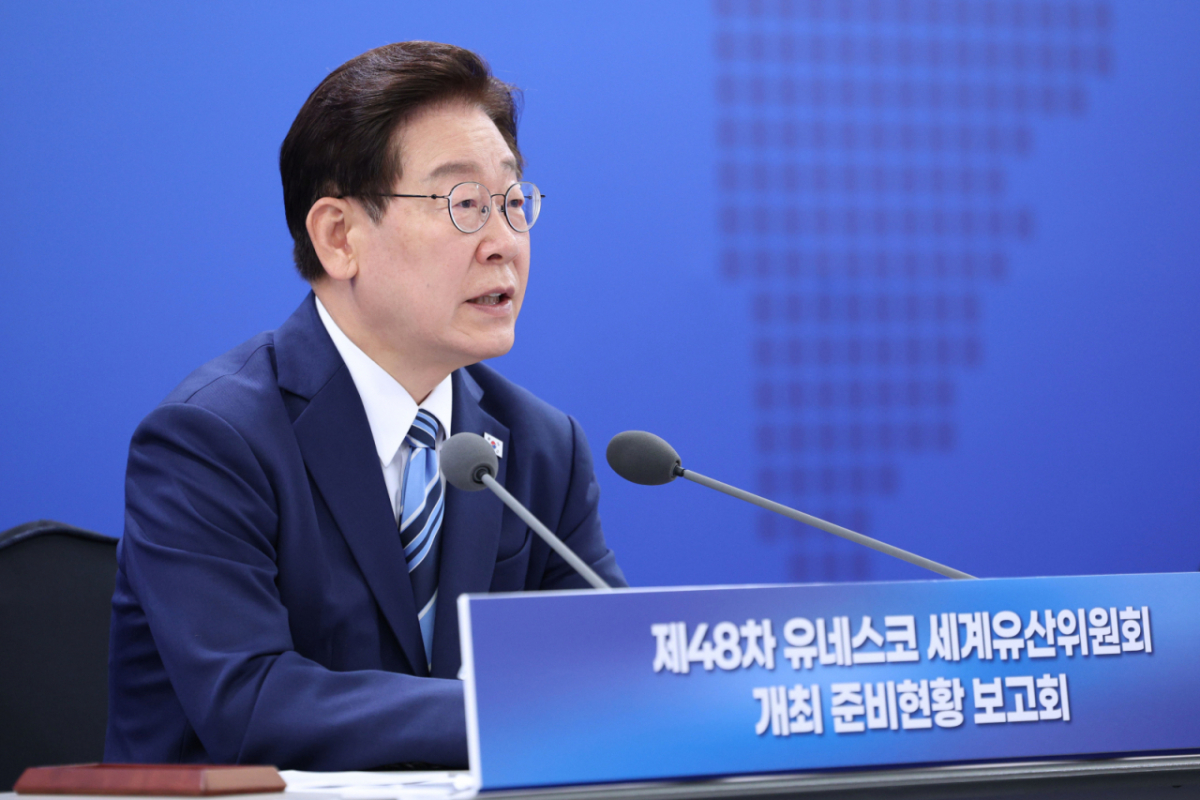 [부산=뉴시스] 고범준 기자 = 이재명 대통령이 27일 부산 해운대구에서 열린 제48차 유네스코 세계유산위원회 개최 준비 현황 보고회에서 발언하고 있다. 2026.05.27. bjko@newsis.com /사진=고범준