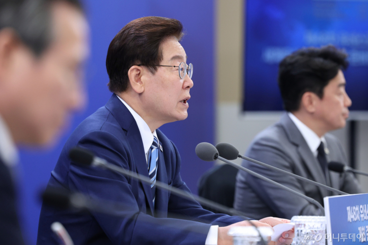 (부산=뉴스1) 허경 기자 = 이재명 대통령이 27일 부산 해운대구에서 열린 제48차 유네스코 세계유산위원회 개최 준비 현황 보고회에서 발언하고 있다. (청와대통신사진기자단) 2026.5.27/뉴스1  Copyright © 뉴스1. All rights reserved. 무단 전재 및 재배포,  AI학습 이용 금지. /사진=(부산=뉴스1) 허경 기자