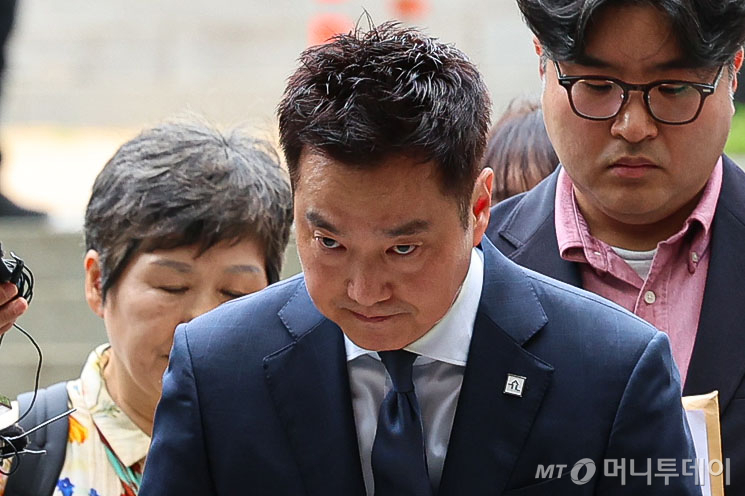 유튜버 김세의(사진)가 배우 김수현의 명예를 훼손한 혐의 등으로 구속된 가운데, 이승재 변호사(법무법인 리앤파트너스)는 김세의가 실형을 피하기는 어려울 것으로 전망했다. /사진=뉴시스