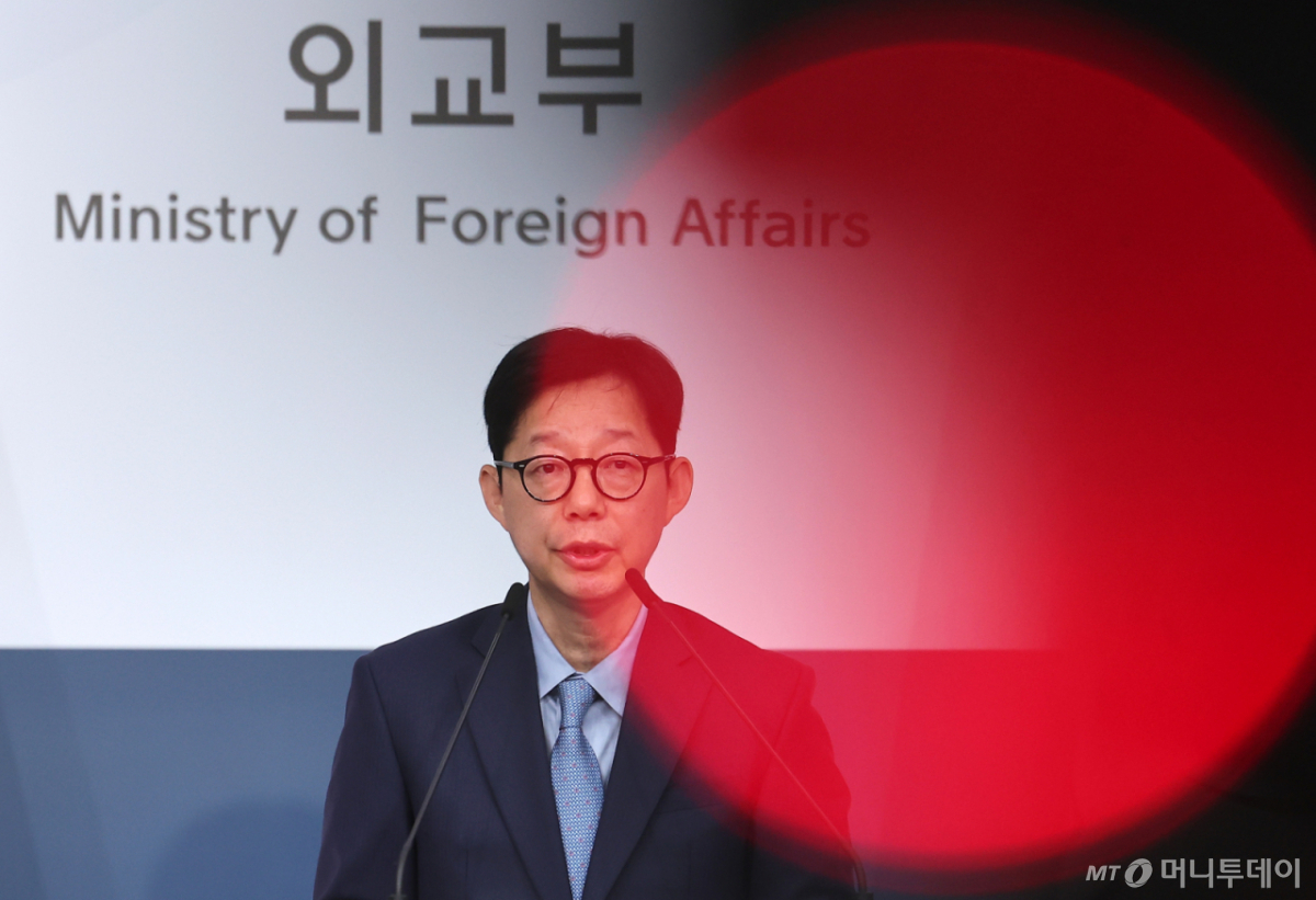 (서울=뉴스1) 김성진 기자 = 박윤주 외교부 1차관이 27일 서울 종로구 외교부 청사에서 HMM 나무호 피격 조사 결과 브리핑을 하고 있다. 2026.5.27/뉴스1 Copyright © 뉴스1. All rights reserved. 무단 전재 및 재배포, AI학습 이용 금지.