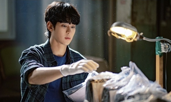 '넉오프' 스틸 컷 속 김수현 / 사진=디즈니