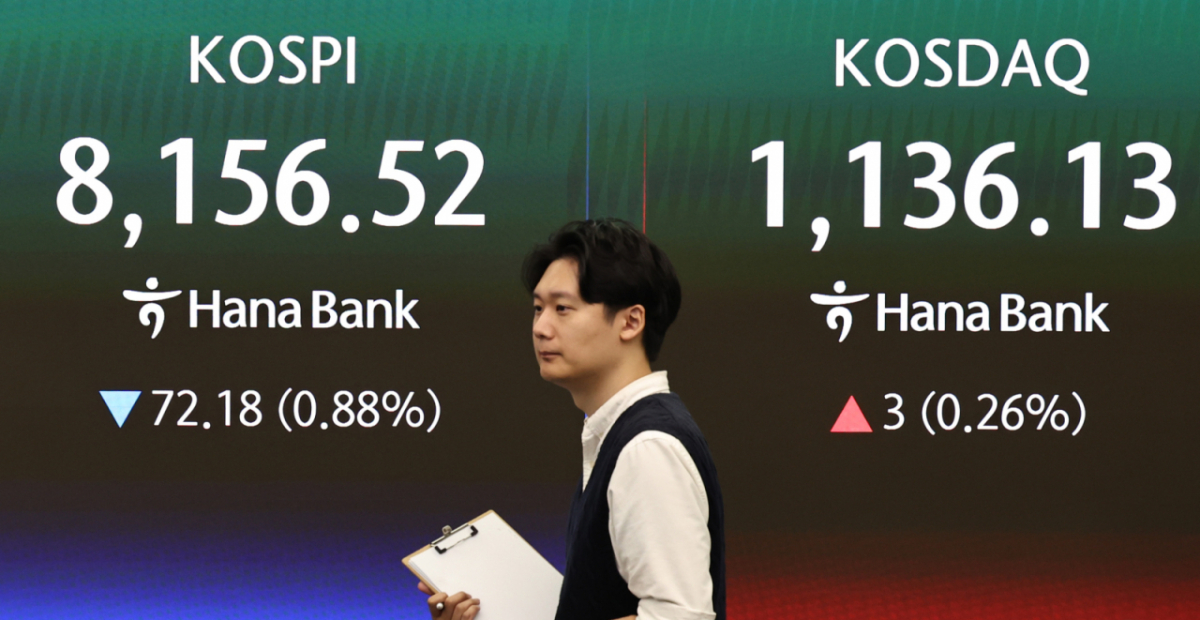 28일 서울 중구 하나은행 본점 딜링룸 증시 현황판./사진=뉴스1